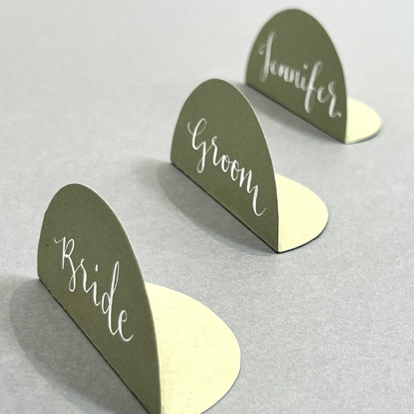 Modern folded circle place cards