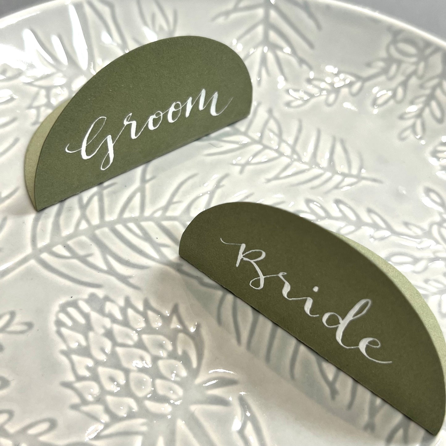 Modern folded circle place cards